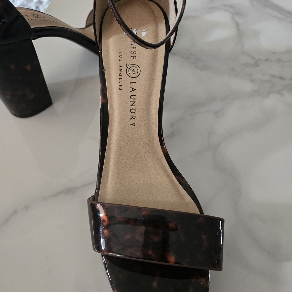 Chinese Laundry Women's Brown Sandals